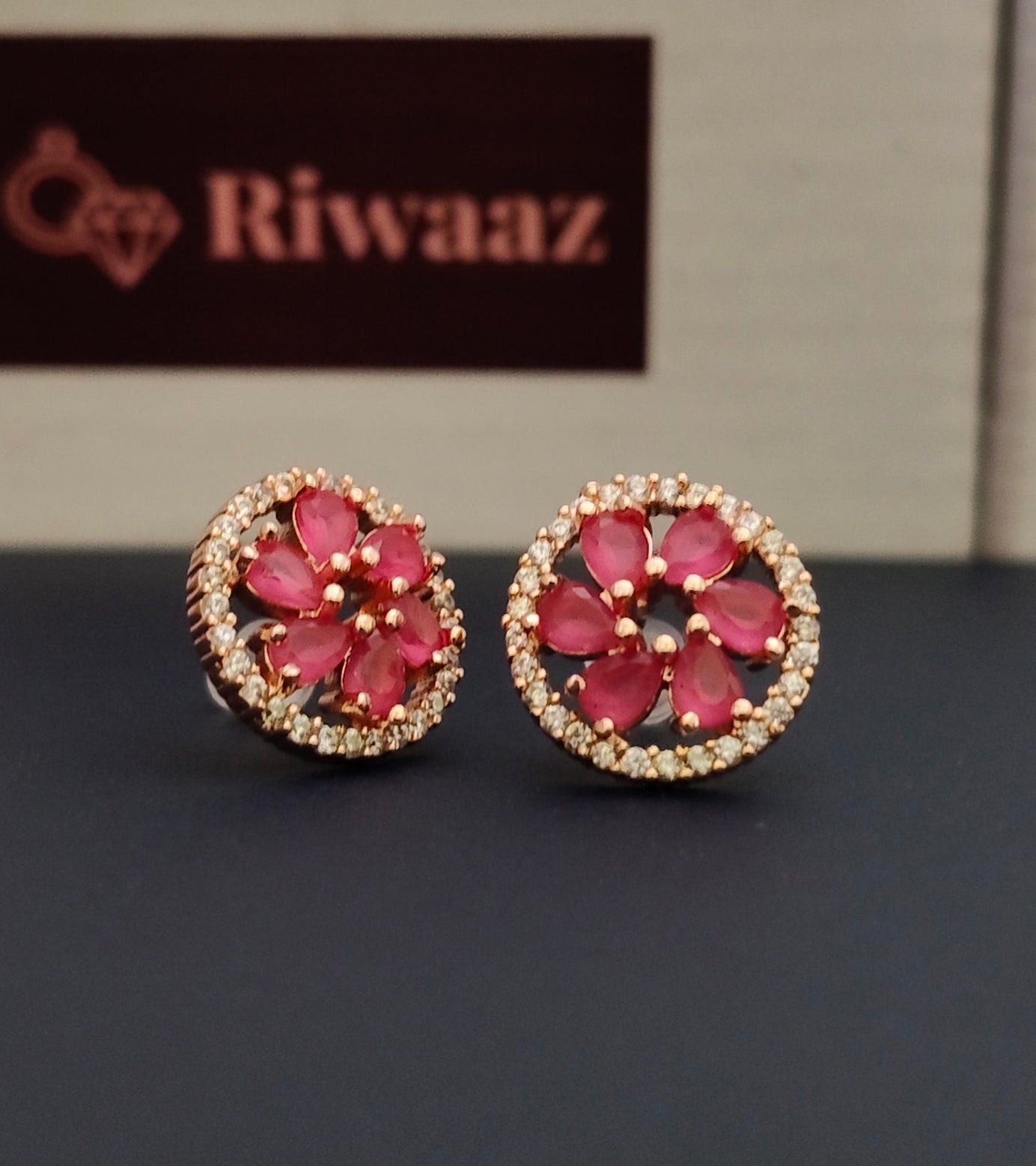 Stunning bloom diamond ear stud